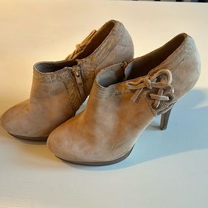 Coach Beatrice bootie heal tan size 8.5 side zip. A7135